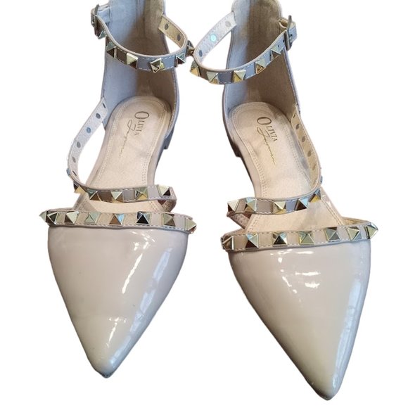 EC Olivia Ferragamo Tan Patent | Gold Studded Flats | Padded soles | Size: 5.5" - Picture 4 of 16